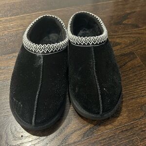 UGG Tasman slip ons
